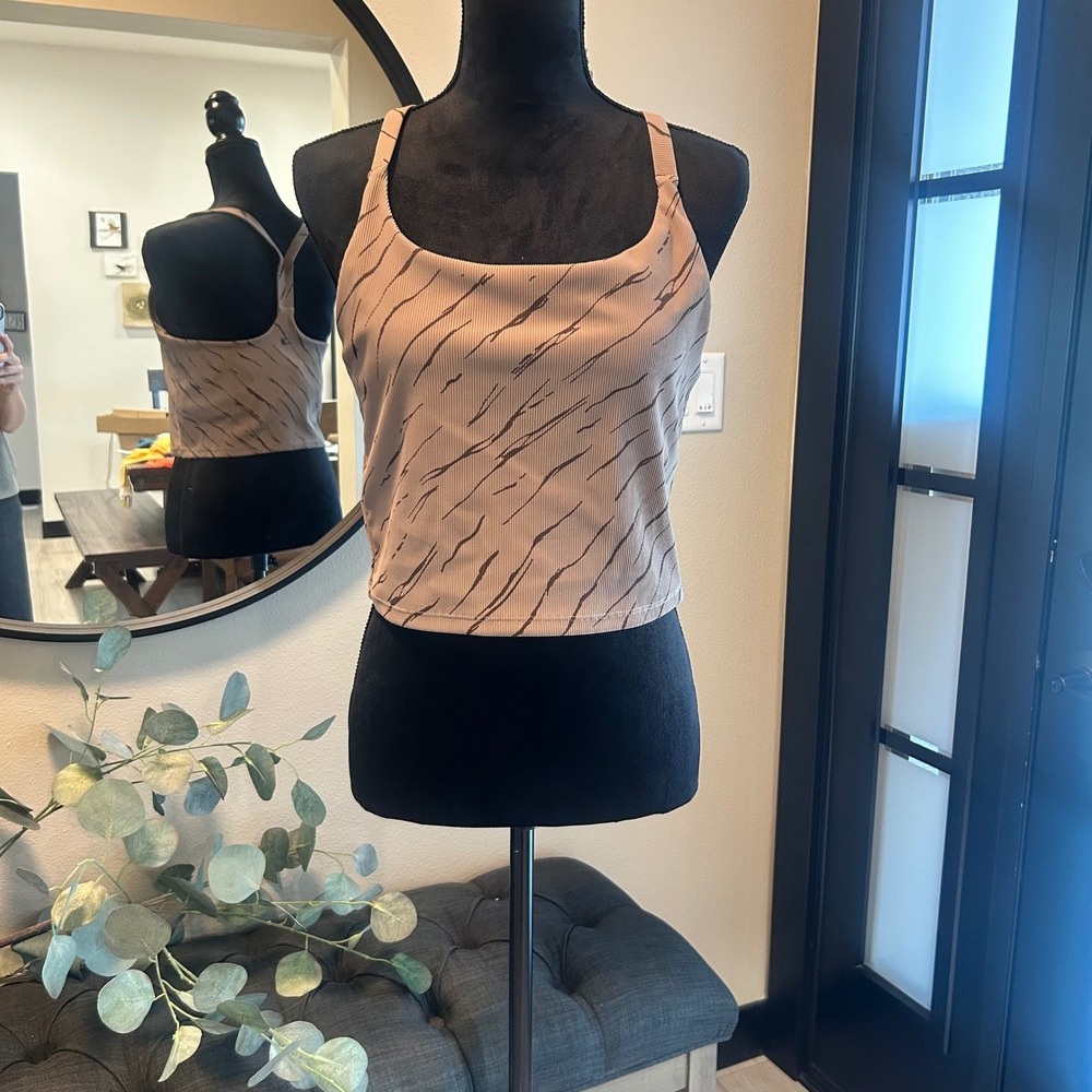 Glyder Women 1X Tan Ribbed Abstract Print Crop Tank Top Built-In Shelf Bra